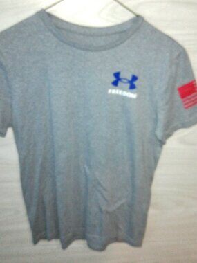Under Armour Freedom T-Shirt Boy's Size Youth Large Gray Loose Short Sleeves